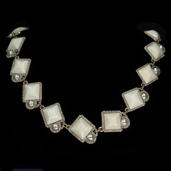 MARY RIVIERA WHT RESIN NECKLACE -JNTPCR1MSRP $275